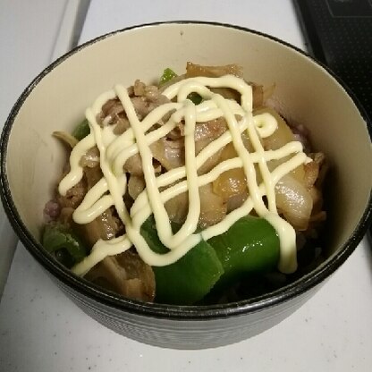 簡単で美味しいレシピです。黒豆ご飯で丼にしました。